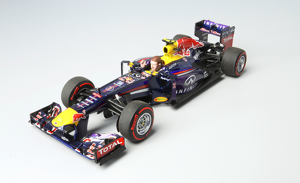410130102 M.Webber-2013 Infiniti Red Bull Racing RB9