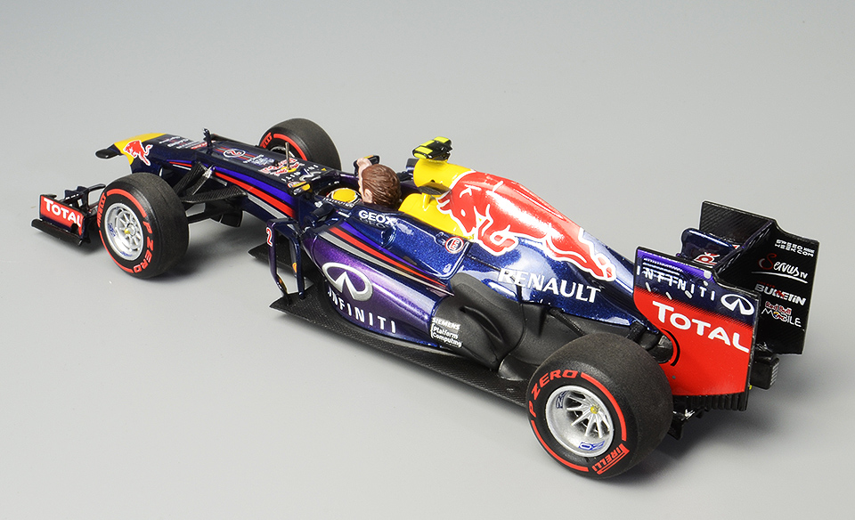 410130102 M.Webber-2013 Infiniti Red Bull Racing RB9