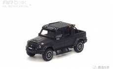 Brabus G 800 Adventure XLP - 2020 - Designo Night Black Magno 1/64  中文：博速 800 探险版 XLP 2020款 亚光黑 1/64  颜色：亚光黑车身，配碳纤维装饰  比例：1/64  主要特征：博速探险版套件，绞盘，踏板，越野轮毂，越野轮胎