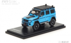 Brabus 550 Adventure Mercedes-Benz G-Class 4×4² - 2017 - Blue 1/64  中文：博速550探险版 2017款 蓝色 1/64  颜色：蓝色车身，配碳纤维装饰  比例：1/64  主要特征：博速探险版套件，绞盘，踏板，越野轮毂，越野轮胎