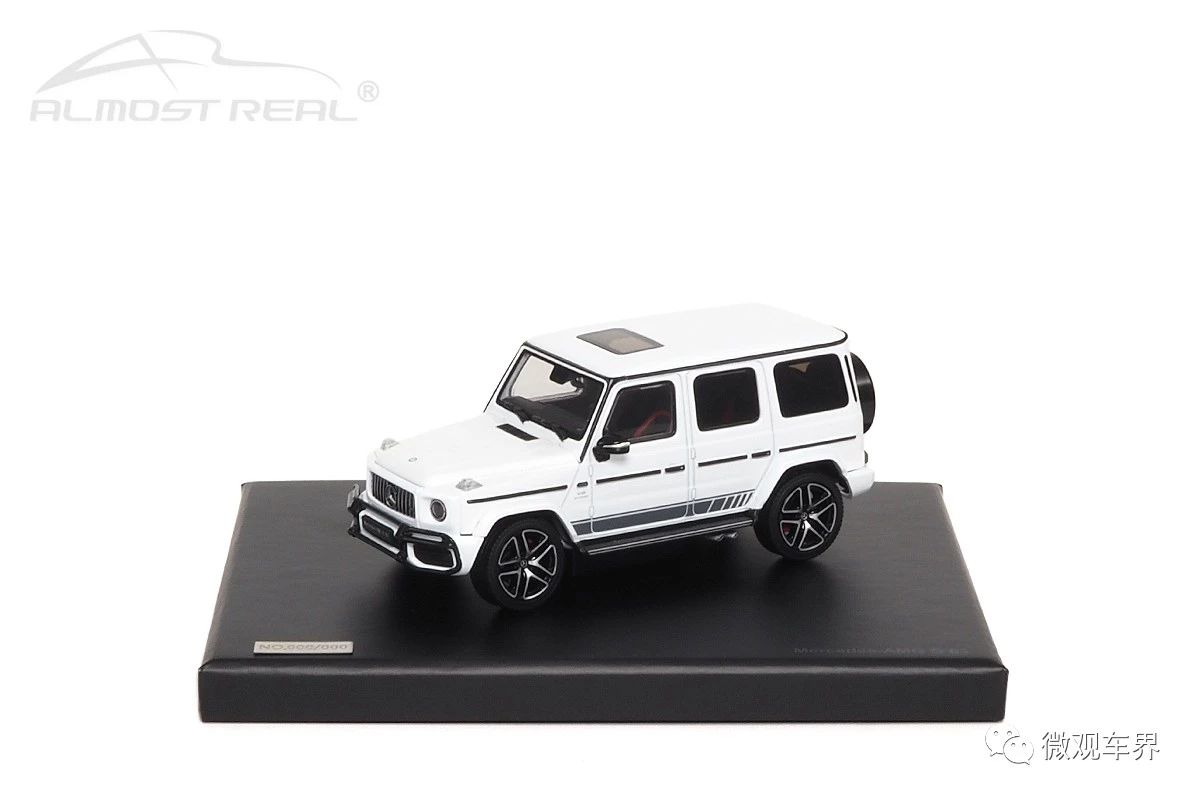 Mercedes-AMG G 63 - 2019 - White 1/43 中文：梅赛德斯-AMG G 63 2019款 白色 1/43 颜色：白色车身，AMG车身拉花 比例：1/43 主要特征：AMG升级外观，分色运动轮毂，前置防撞杆，前轮转向