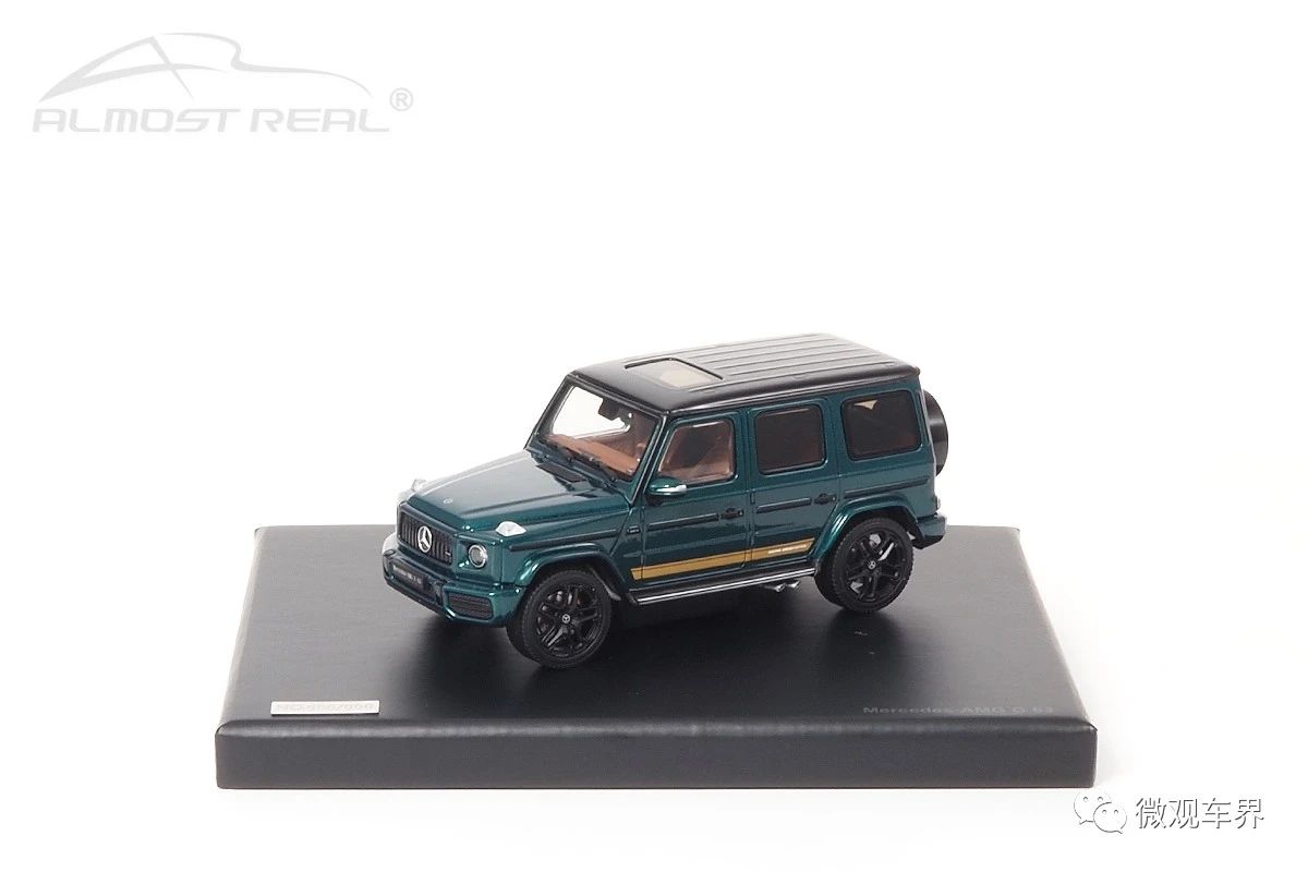 Mercedes-AMG G 63 - 2021 - Racing Green Edition 1/43 中文：梅赛德斯-AMG G 63 2021年 金属绿色 1/43 颜色：绿色车身，金色车身拉花，棕色内饰 比例：1/43 主要特征：AMG升级外观，黑色运动轮毂，前轮转向