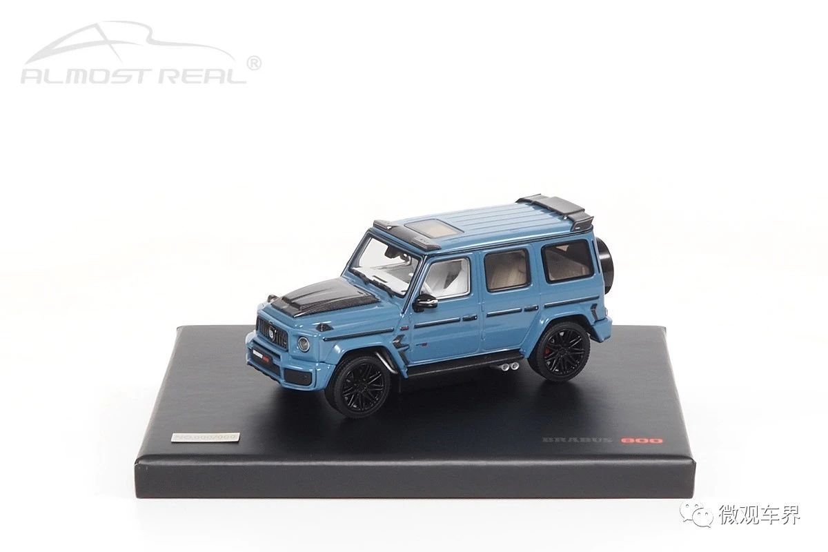 Brabus G-Class Mercedes-AMG G 63 - 2020 - China Blue 1/43 中文：博速 G-Class 2020款 蓝色 1/43 颜色：蓝色车身，白色内饰，配碳纤维装饰 比例：1/43 主要特征：博速碳纤维改装套件，LED高位照明灯，高性能运动车胎，碳纤维尾翼，前轮转向