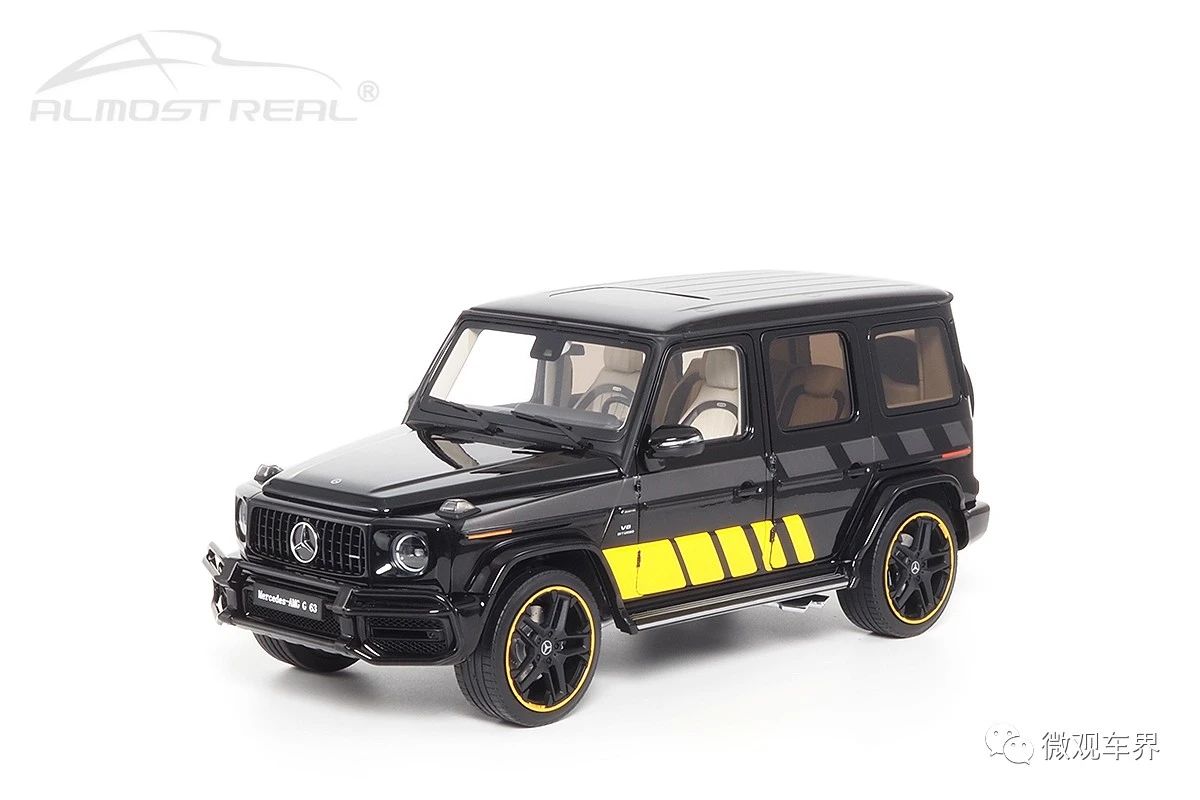 Mercedes-AMG G 63 - 2020 - Cigarette Edition 1/18 中文：梅赛德斯-AMG G 63 2020年 Cigarette Edition 黑色 1/18 颜色：黑色车身，AMG车身拉花，米色内饰 比例：1/18 主要特征：AMG升级外观，米色深蓝内饰，五条双幅运动轮毂，前置防撞杆，四门仿真铰链，后门仿真铰链配液压杆